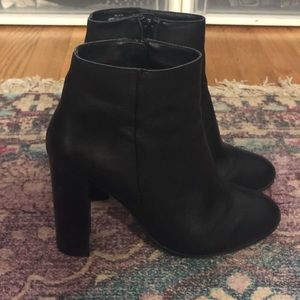 Steve Madden black booties